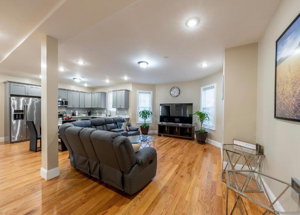 233-1 4BR Boston - Cozy Apt near MBTA Station